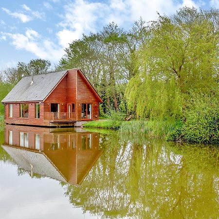 Anglesey Lakeside Lodges 梅奈布里奇 外观 照片