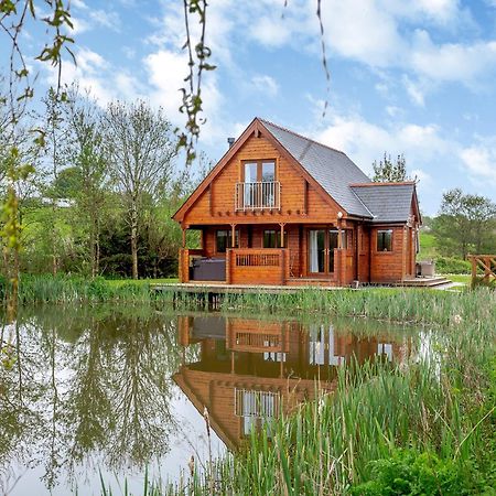 Anglesey Lakeside Lodges 梅奈布里奇 外观 照片